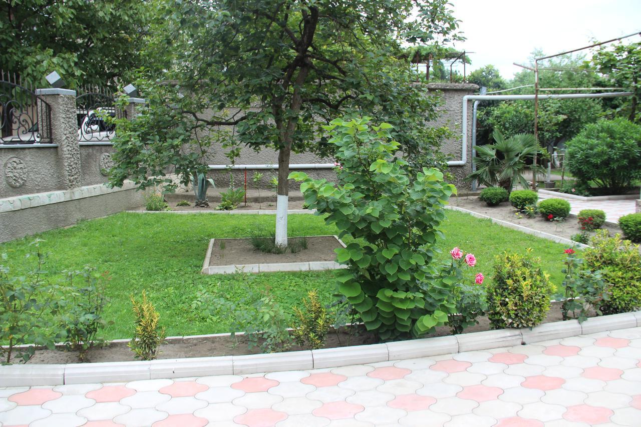 Hotel Oniks Kutaisi Exterior foto